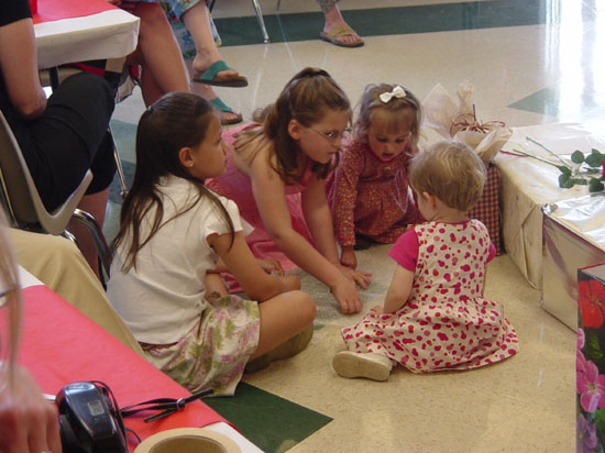 rb-04-25-little-girls-bubble-wrap